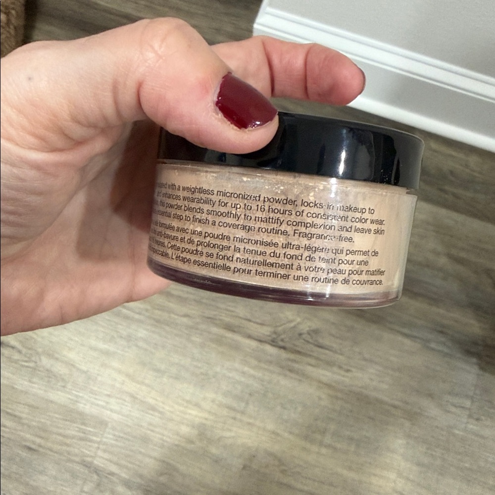 Dermablend Professional Loose Setting Powder - Cool Beige - Picture 6 of 8
